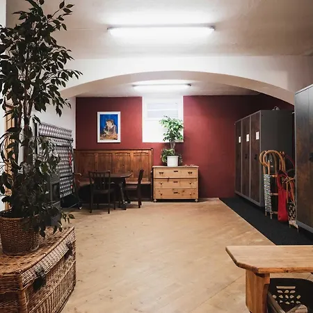 شقة Riedz Innsbruck- Zentrales Apartmenthaus Mit Gruener Oase إنسبروك
