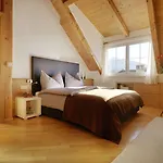 Riedz Innsbruck- Zentrales Apartmenthaus Mit Grüner Oase
