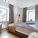 Riedz Innsbruck- Zentrales Apartmenthaus Mit Gruener Oase *