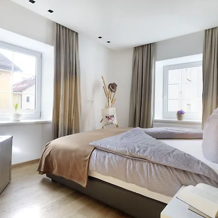 Riedz Innsbruck- Zentrales Apartmenthaus Mit Grüner Oase * Innsbruck