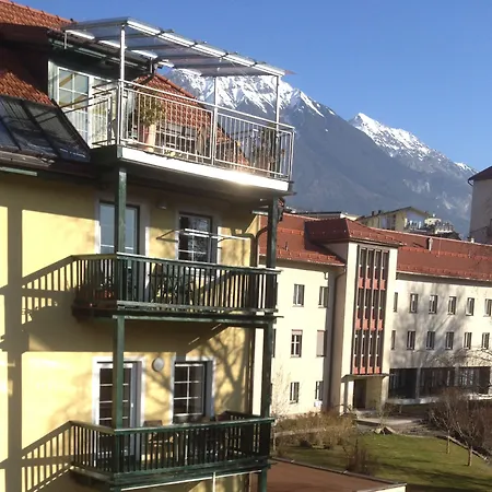 Riedz Innsbruck- Zentrales Apartmenthaus Mit Gruener Oase