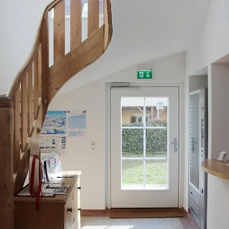 Апартаменты Riedz Innsbruck- Zentrales Apartmenthaus Mit Gruener Oase Инсбрук