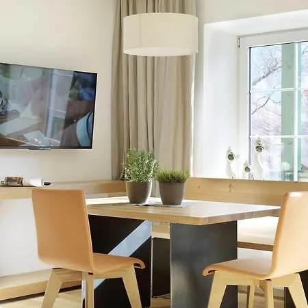 Апартаменты Riedz Innsbruck- Zentrales Apartmenthaus Mit Gruener Oase Инсбрук