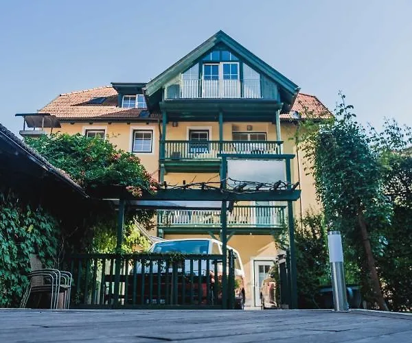 Apartment Riedz Innsbruck- Zentrales Apartmenthaus Mit Gruener Oase *