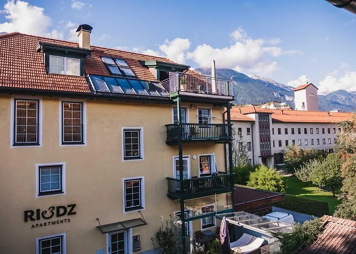 Apartment Riedz Innsbruck- Zentrales Apartmenthaus Mit Gruener Oase *