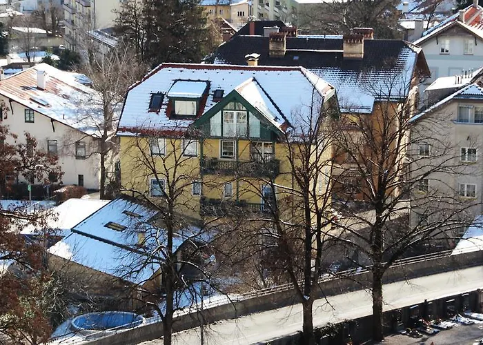 아파트 Riedz Innsbruck- Zentrales Apartmenthaus Mit Gruener Oase