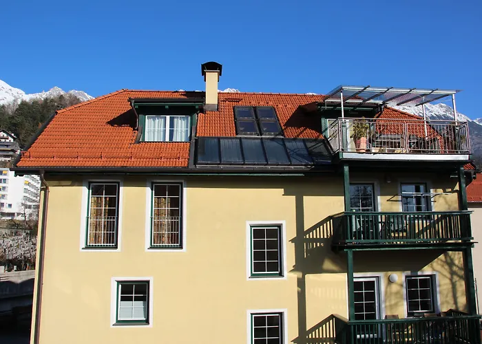아파트 Riedz Innsbruck- Zentrales Apartmenthaus Mit Gruener Oase *
