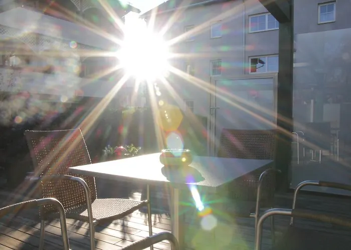 아파트 Riedz Innsbruck- Zentrales Apartmenthaus Mit Gruener Oase