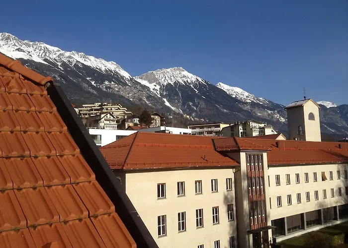 Riedz Innsbruck- Zentrales Apartmenthaus Mit Gruener Oase 인스브루크