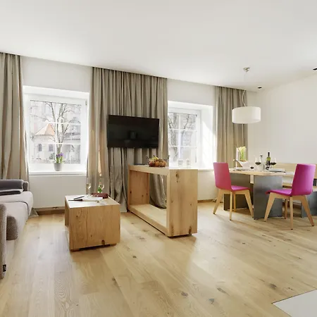 Riedz Innsbruck- Zentrales Apartmenthaus Mit Gruener Oase Διαμέρισμα
