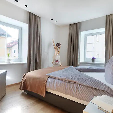 Riedz Innsbruck- Zentrales Apartmenthaus Mit Gruener Oase *