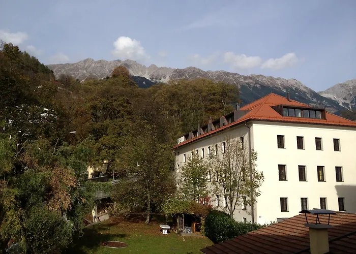 Riedz Innsbruck- Zentrales Apartmenthaus Mit Gruener Oase Daire