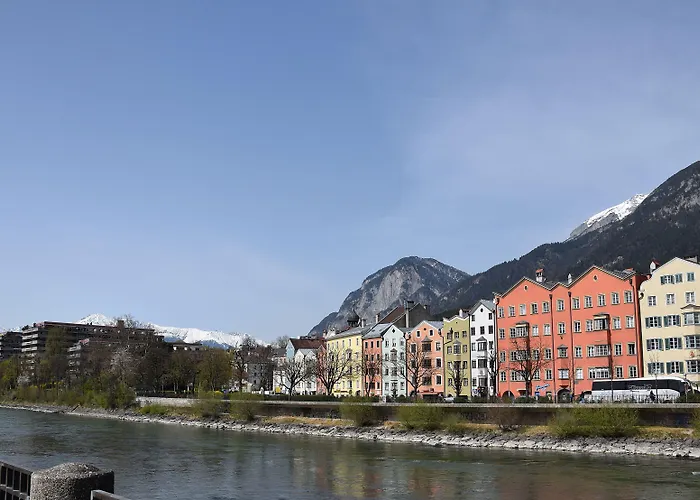 Riedz Innsbruck- Zentrales Apartmenthaus Mit Gruener Oase Daire