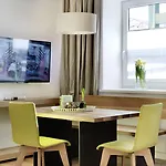 Riedz Innsbruck- Zentrales Apartmenthaus Mit Gruener Oase * Innsbruck
