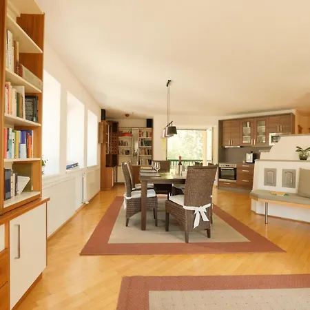 Apartment Riedz Innsbruck- Zentrales Apartmenthaus Mit Gruener Oase *