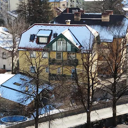 Apartment Riedz Innsbruck- Zentrales Apartmenthaus Mit Gruener Oase