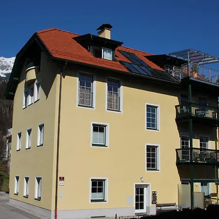 Riedz Innsbruck- Zentrales Apartmenthaus Mit Gruener Oase Innsbruck