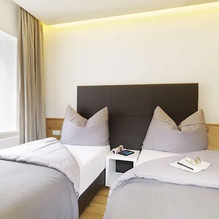 Riedz Innsbruck- Zentrales Apartmenthaus Mit Gruener Oase *